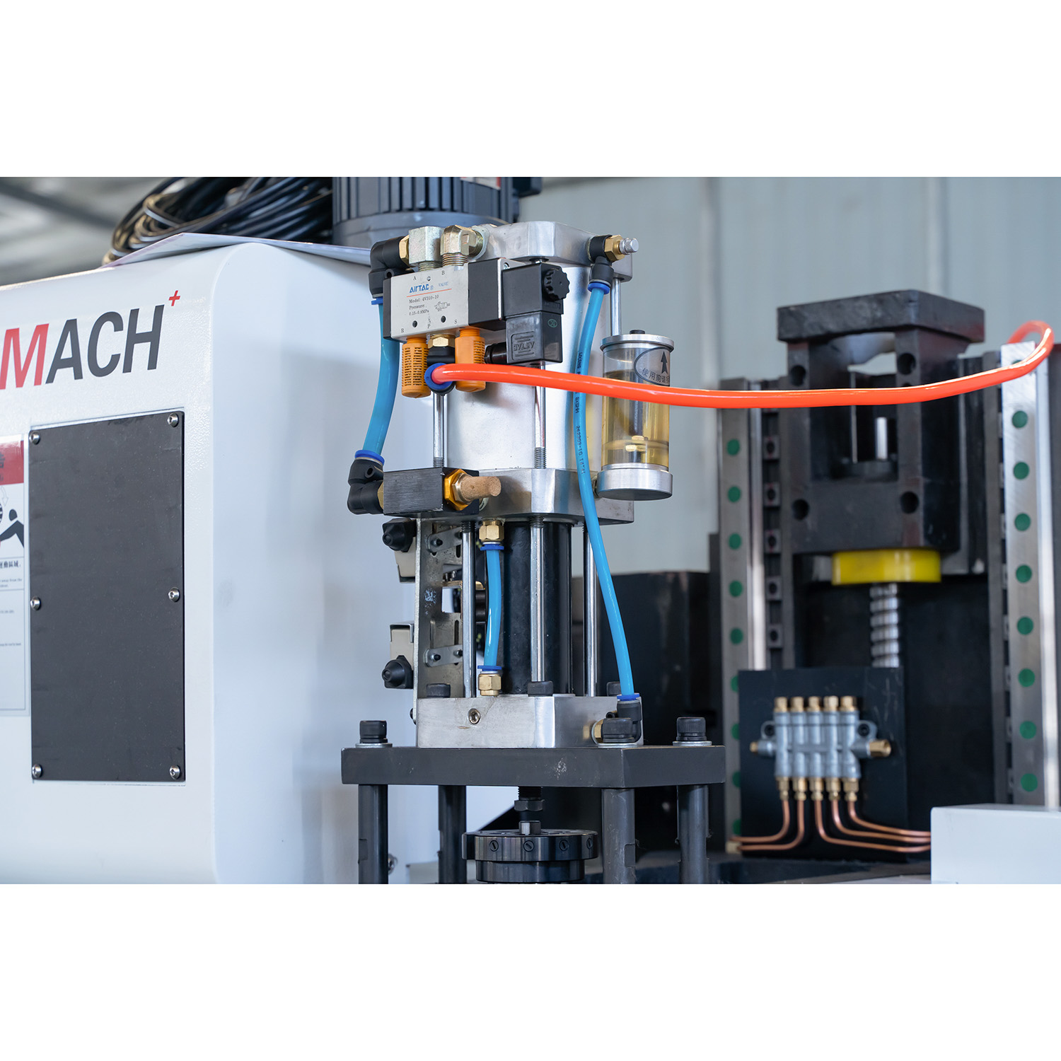 VMC640 Machining center