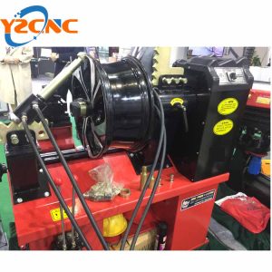 Wheel straightening lathe